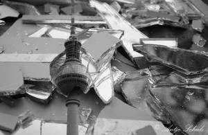 Fernsehturm in Scherben